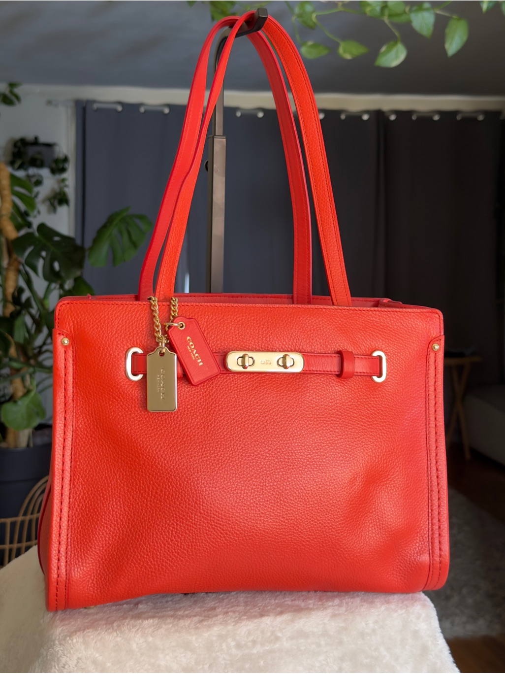 Coach Watermelon Polished Pebble Leather Smallswagger Shoulder Totebag 34915gold